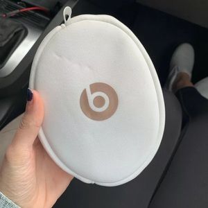 Beats solo wireless NEVER USED rose gold